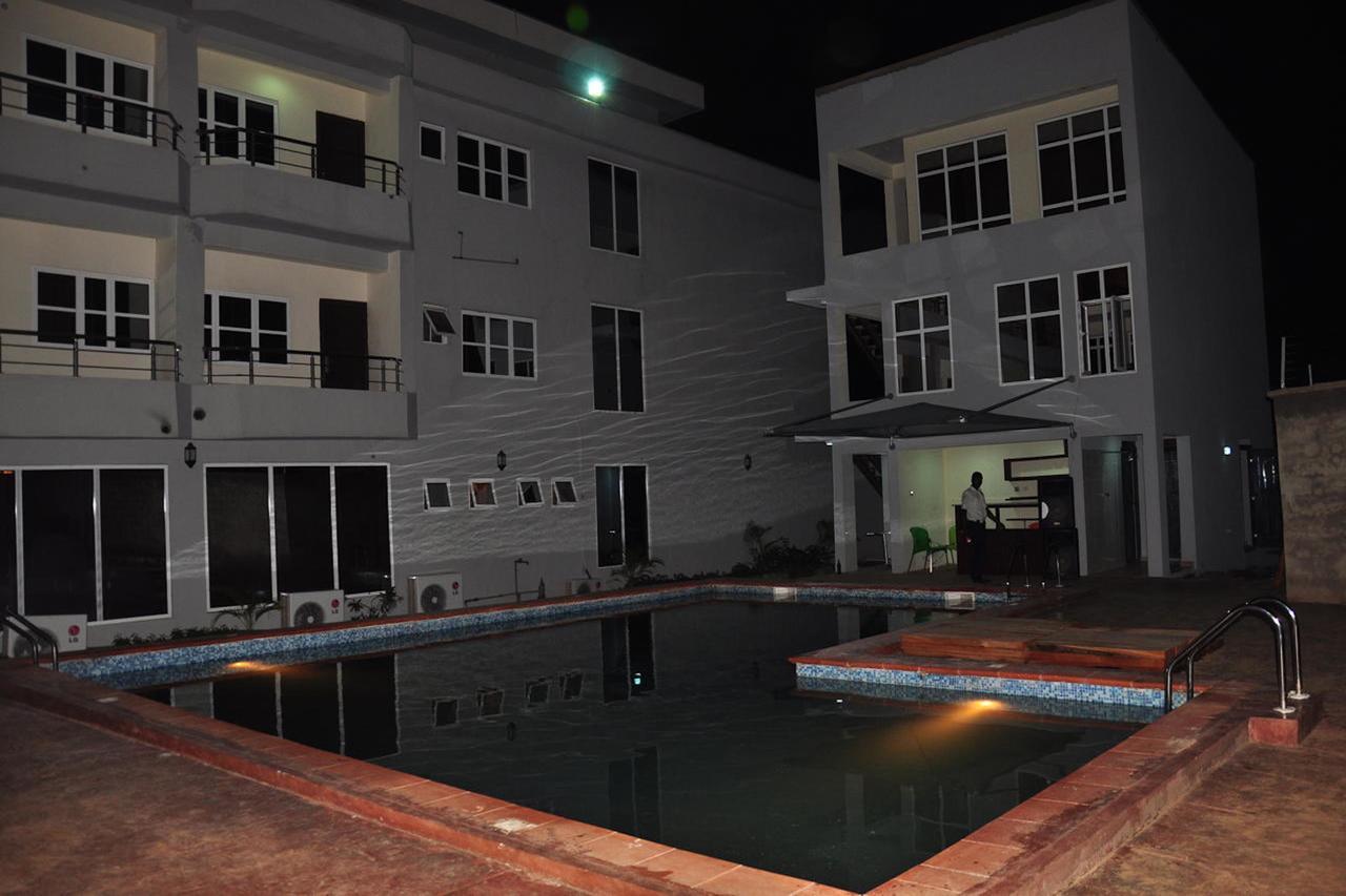 Grand Bank Link Hotel Otta Екстериор снимка