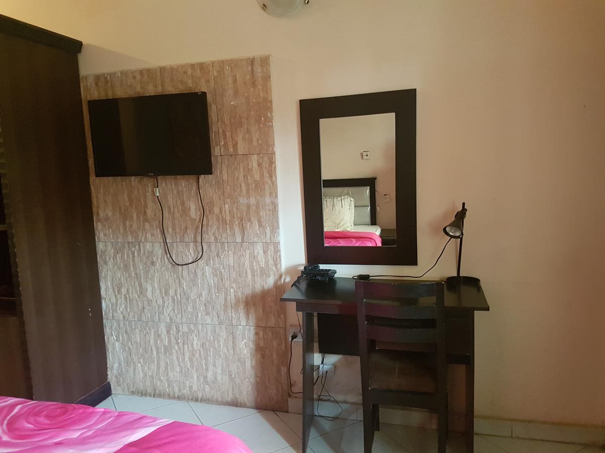 Grand Bank Link Hotel Otta Екстериор снимка
