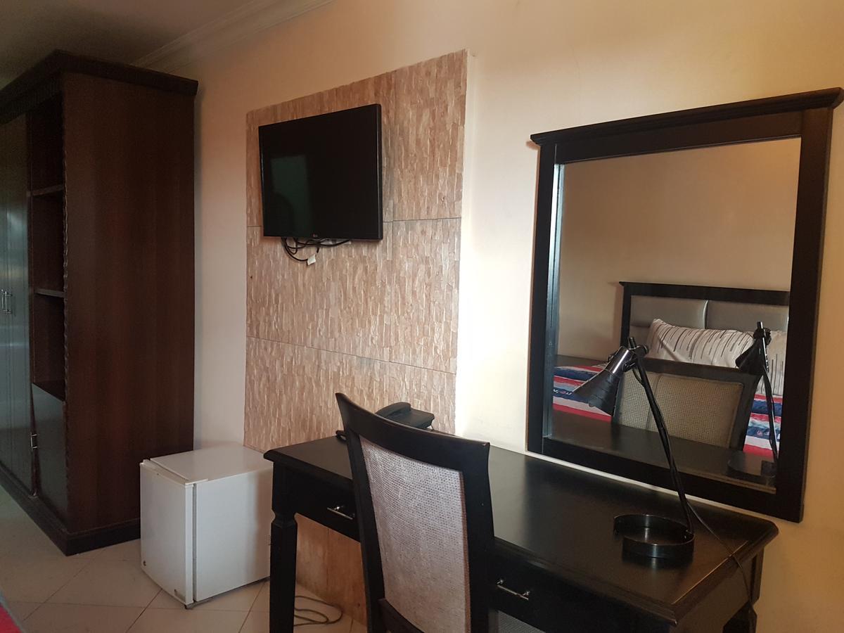 Grand Bank Link Hotel Otta Екстериор снимка