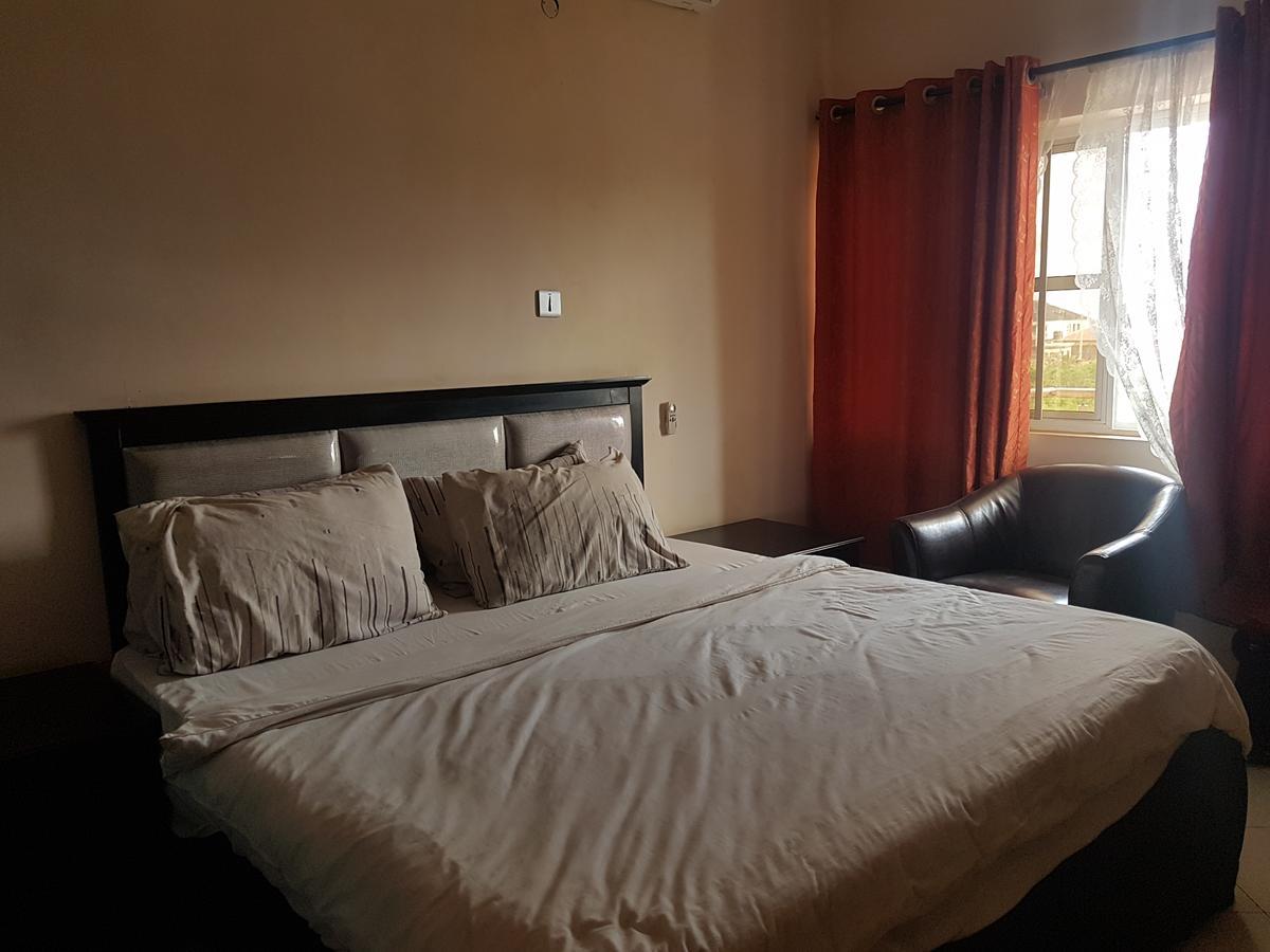 Grand Bank Link Hotel Otta Екстериор снимка