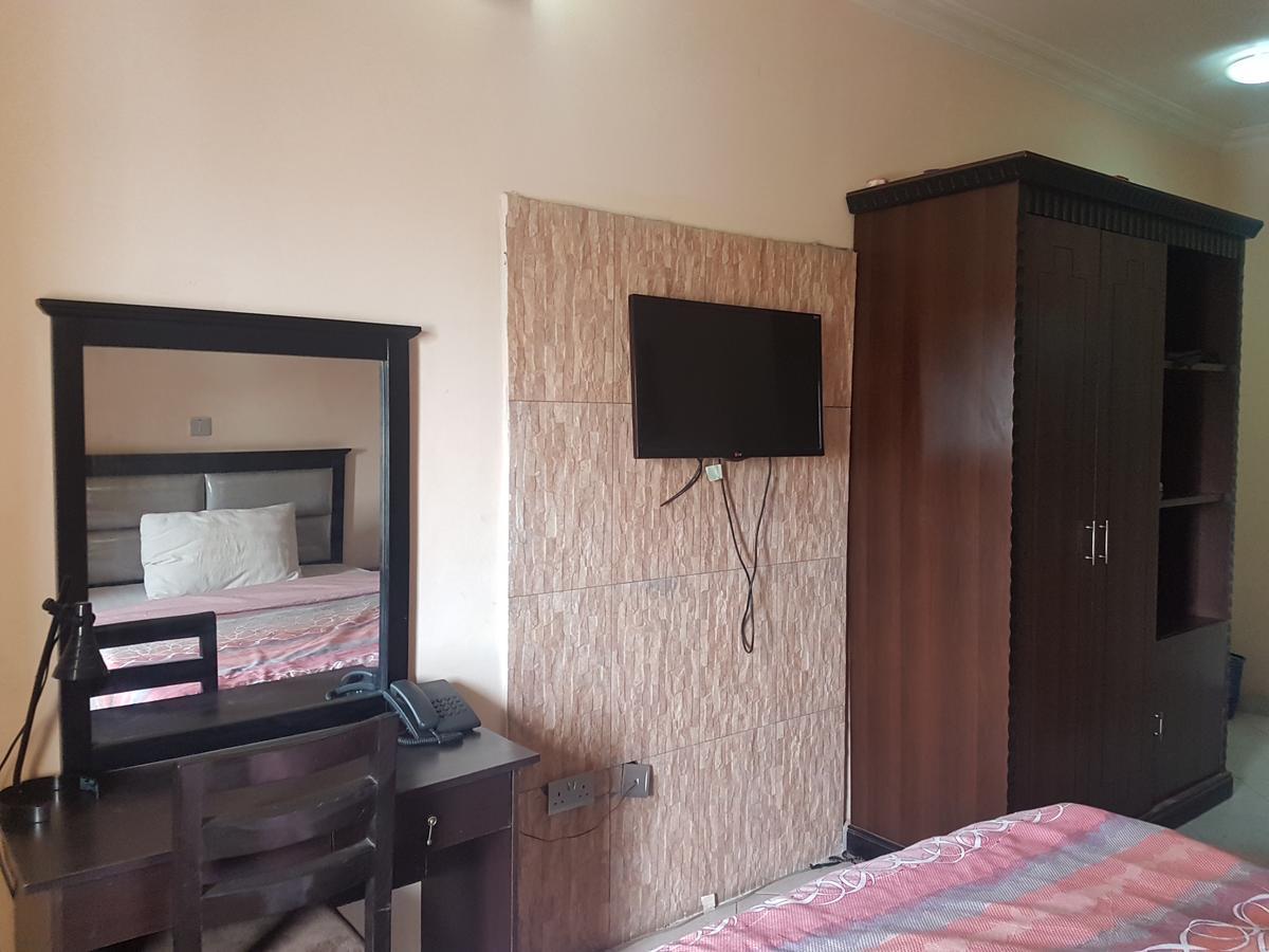 Grand Bank Link Hotel Otta Екстериор снимка