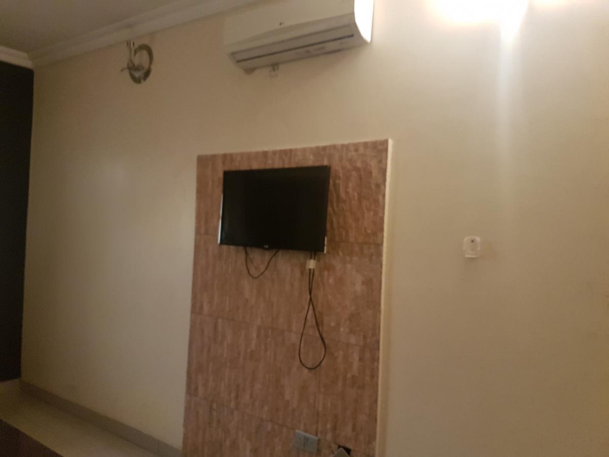 Grand Bank Link Hotel Otta Екстериор снимка